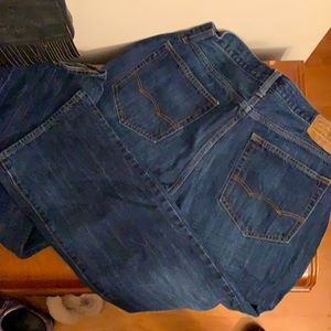 Men’s American eagle dark jeans.